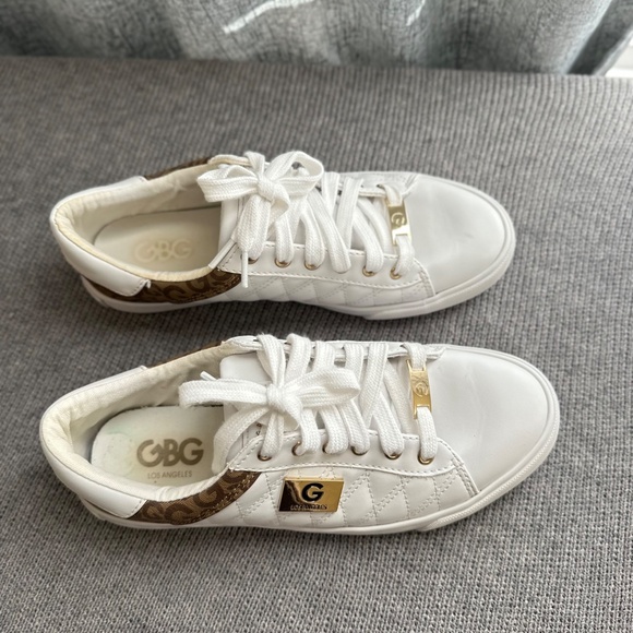 GUESS "Comly" White and Canvas Logo Signature Fashion Shoes Sneakers Women's 7,5 - Picture 3 of 7